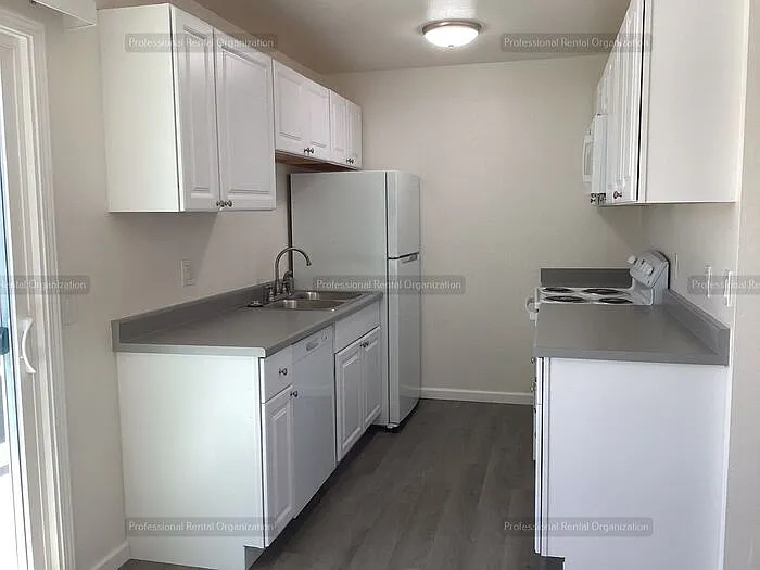 445 S E St #17 — Photo 6