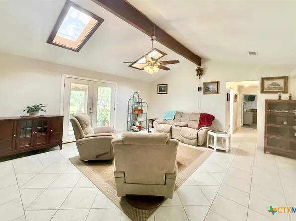 385 Live Oak Dr, Inez, TX 77968