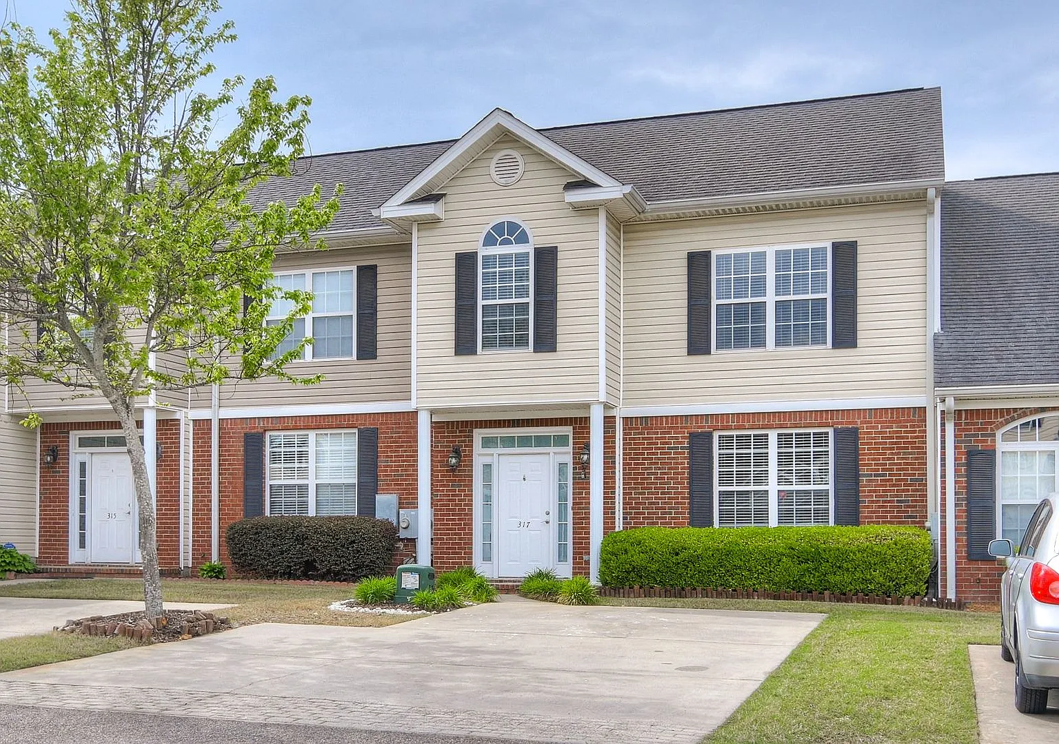 3 Bedroom Townhouse in Evans — Photo 2