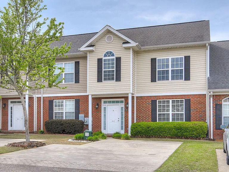 317 Hogan Way — Photo 2