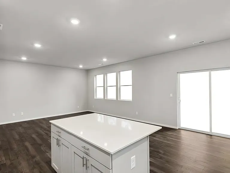 1561 SW Fielder Pl — Photo 8