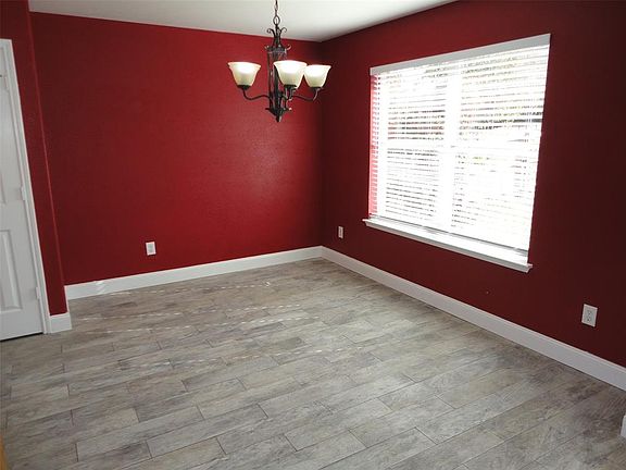 3rd image of 318 Sagebrush Ln
