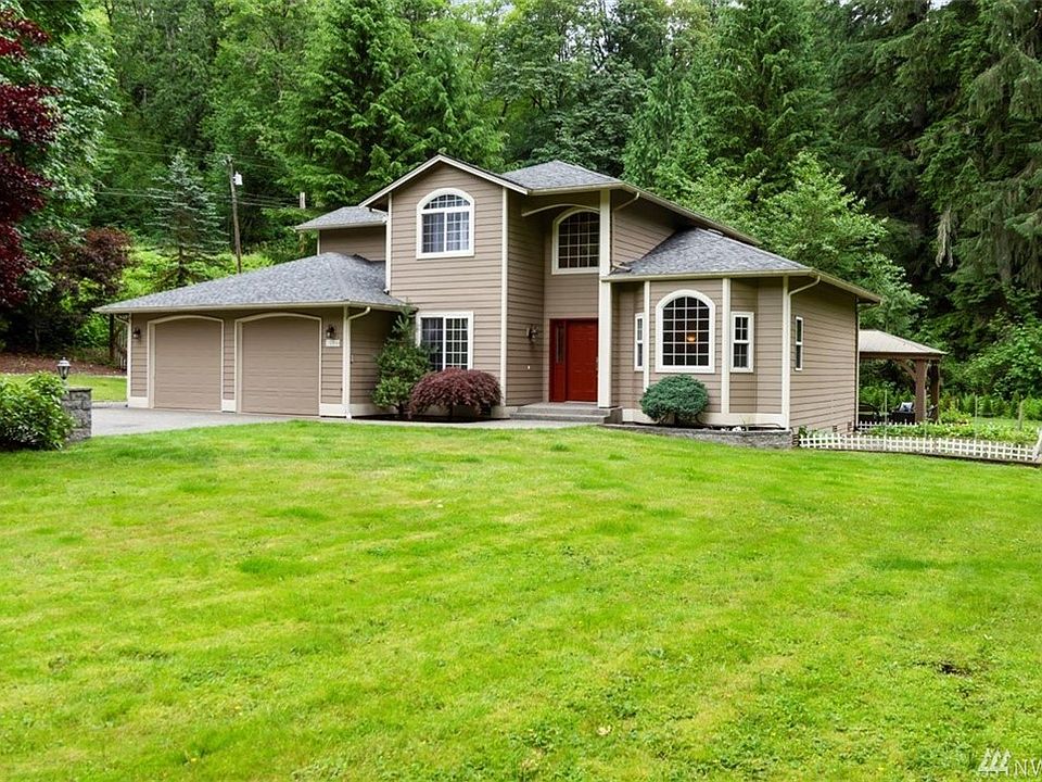 Gorgeous home on private level acre lot. 