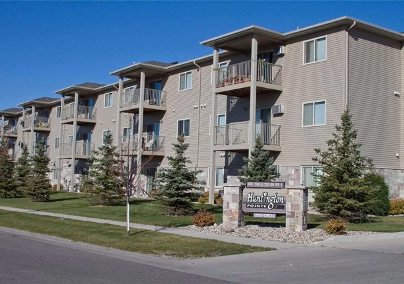 Huntington Pointe III — Photo 1