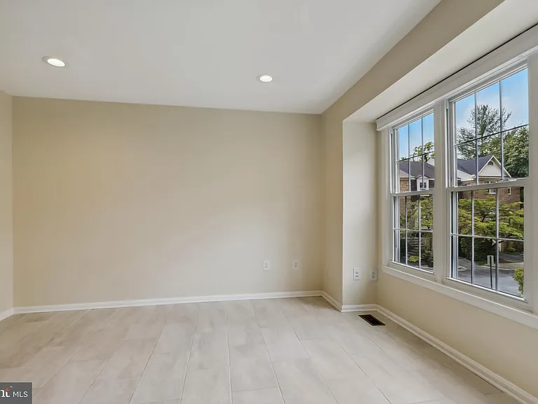 7230 Taveshire Way — Photo 8