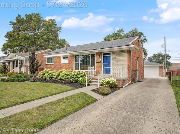 447 Gilman St, Garden City, MI 48135