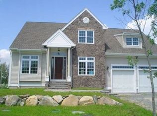 8 Chace Farm Rd, Swansea, MA 02777