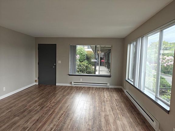 4th image of 11521 26th Ave NE APT 1