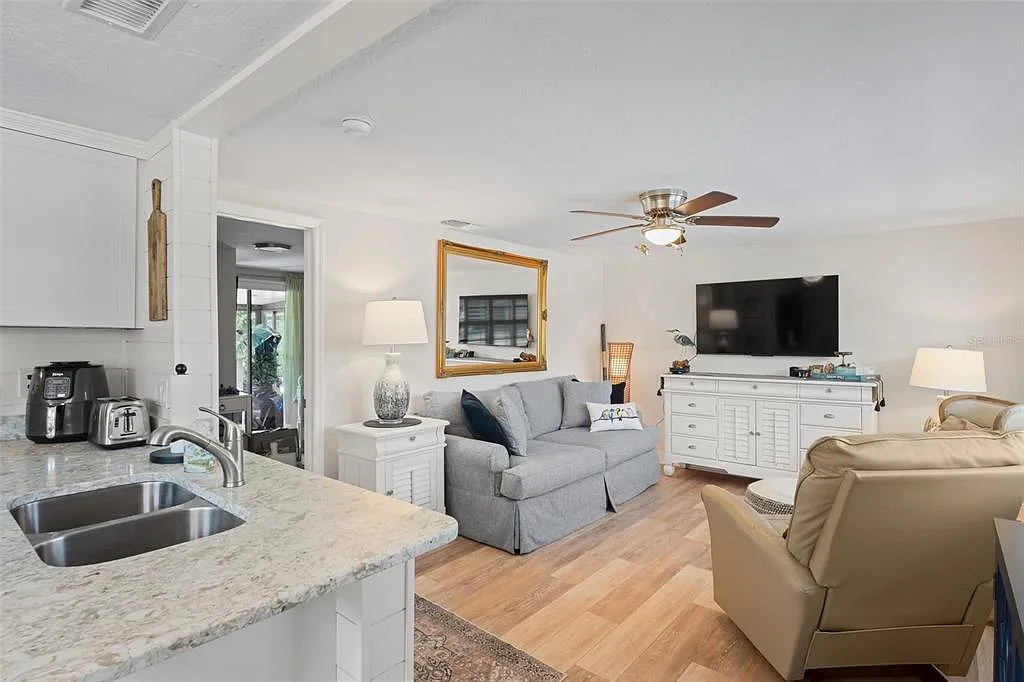 1 bed, 1.0 bath, 576 sqft, $1,895 — Photo 3
