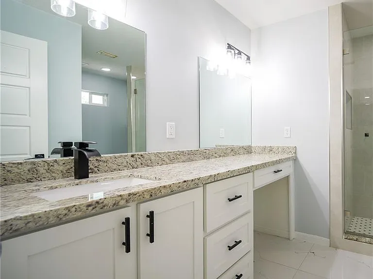 504 San Antonio Cir — Photo 7