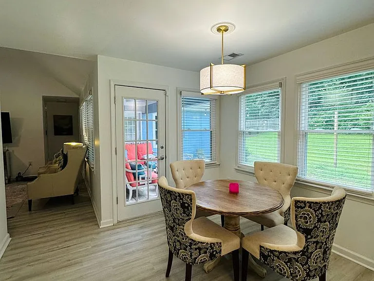 103 Meadow Creek Dr — Photo 9