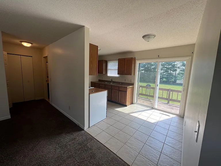415 Connor St — Photo 3