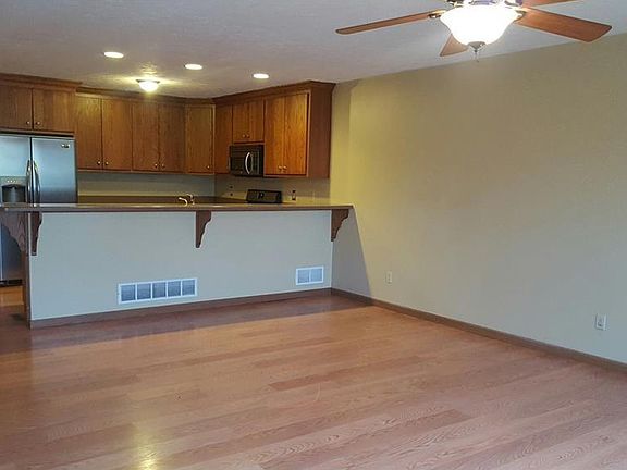 4th image of 451 Dalton Dr