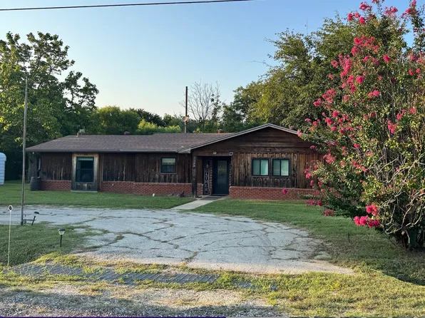 344 Oak St, Nocona, TX 76255