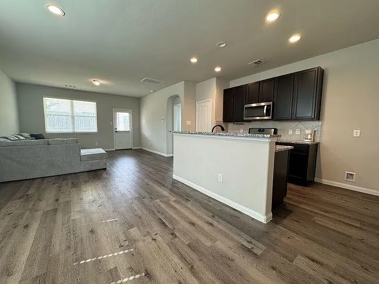 2218 Angie Kaye Dr — Photo 7