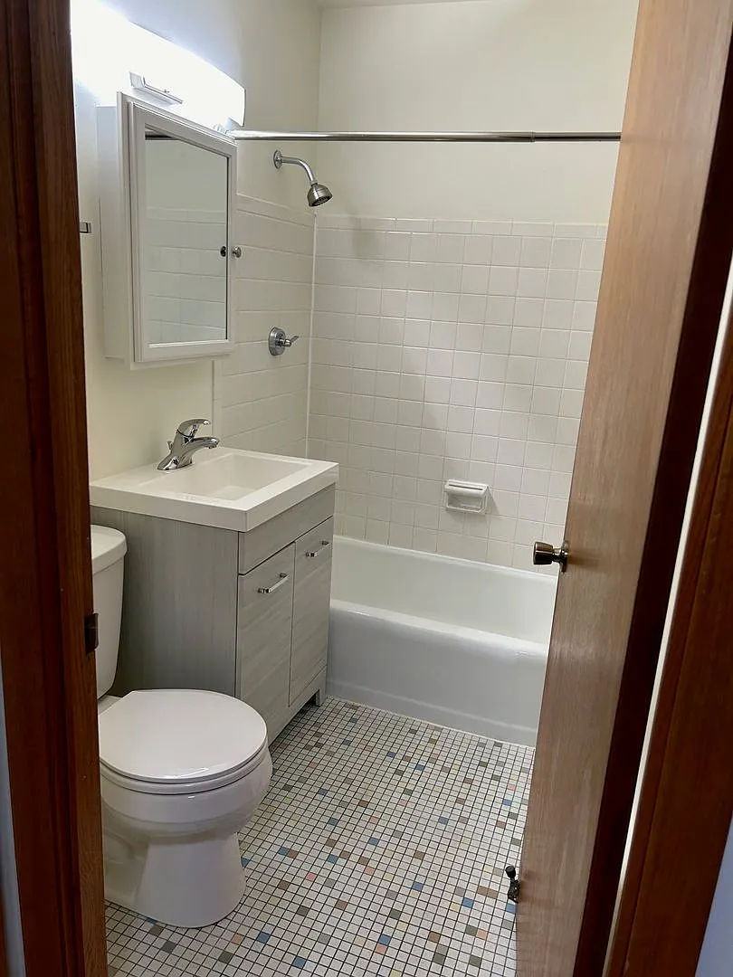Lakeshore North Apartment Homes - 2748 — Photo 2