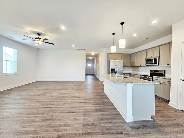 283 Crowville St — Photo 10