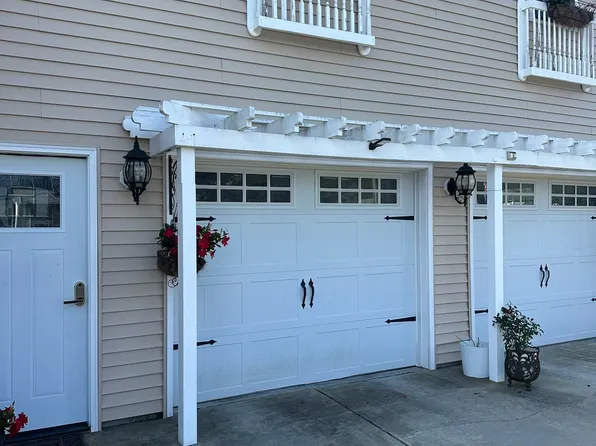 16 Colt Dr, Seekonk, MA 02771