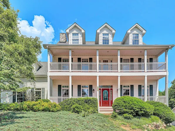 5975 Landview Dr, Roanoke, VA 24018