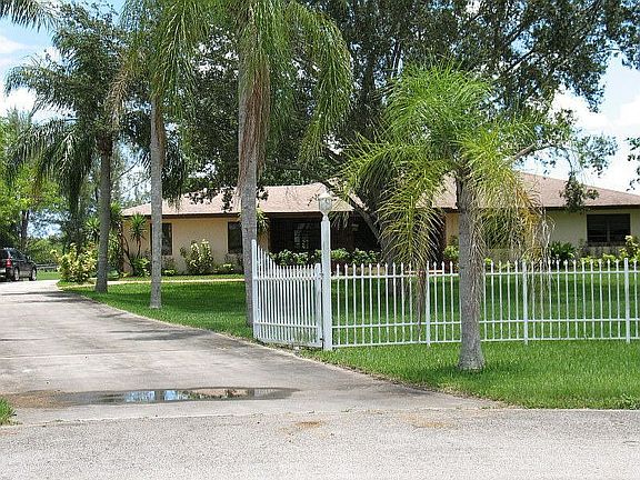 150 ft. driveway/elec. gate entry & intercom