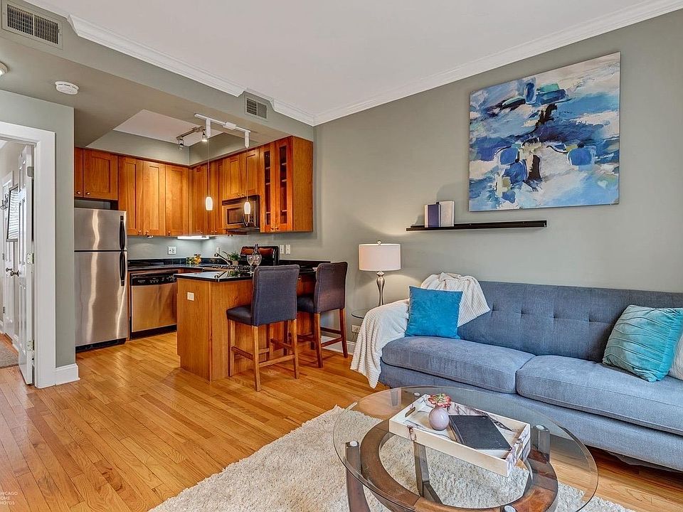 1st image of 2237 N Lincoln Ave #3C