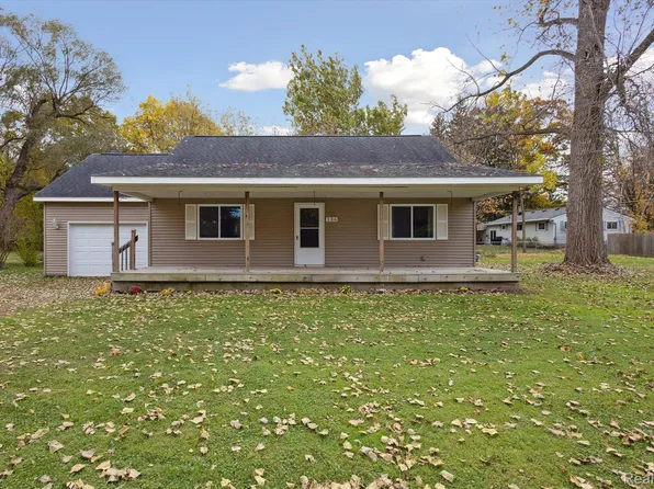 136 Meadow Ln, Howell, MI 48855