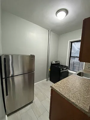 Rented by City Prime Commercial Realty  | media 13