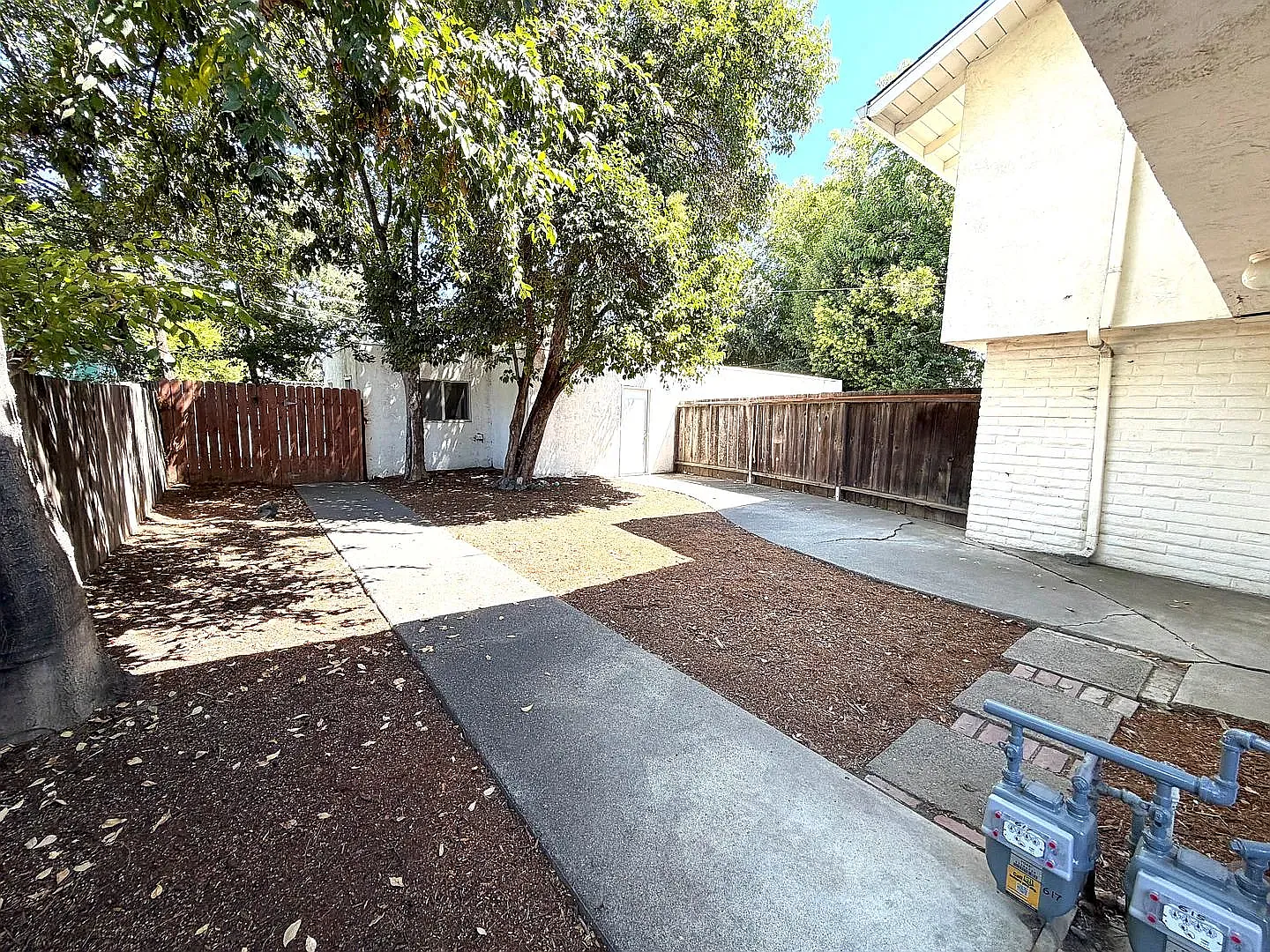 3 bed, 1.5 bath, 1300 sqft, $1,000 — Photo 4