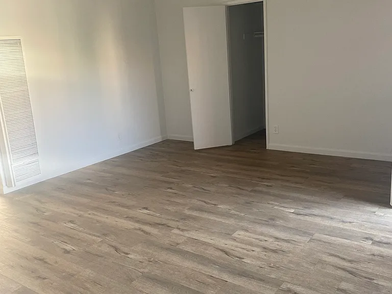 Orange Tree Apartments — Photo 9