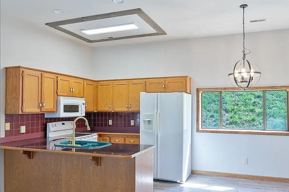 3 bed, $2,000 — Photo 3