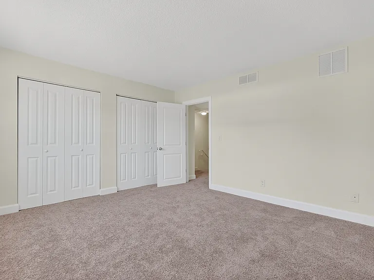 437 N Oleander Ave — Photo 5