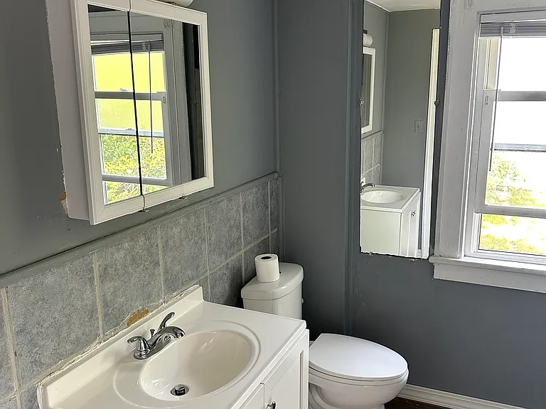 1394 Manchester Ave — Photo 5