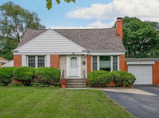 127 Mohawk Dr, Clarendon Hills, IL