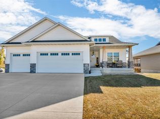 1899 Cottage Ridge Dr, Marion, IA 52302