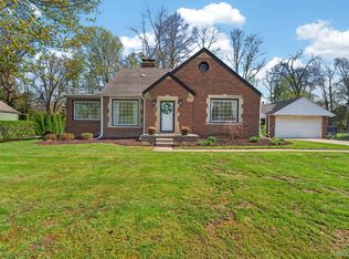20479 Old Homestead Dr, Harper Woods, MI 48225
