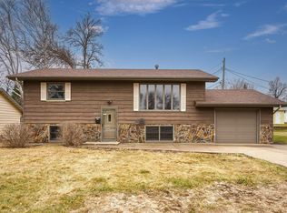 609 14th St NW, Mandan, ND 58554
