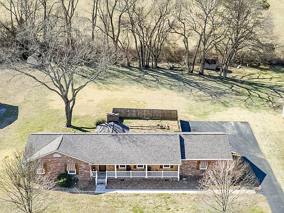 4th image of 1002 Shannon Ln