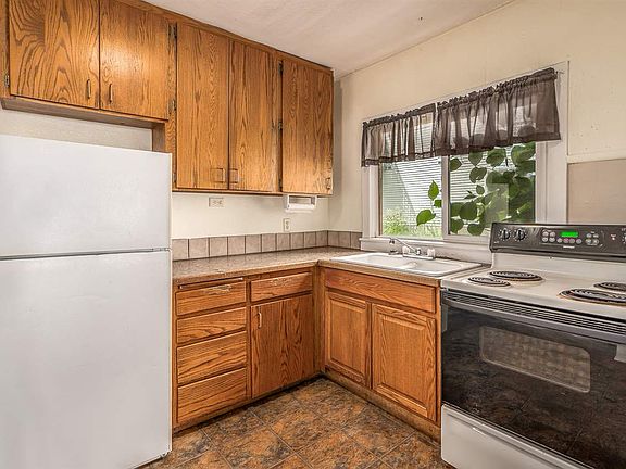 4th image of 1514 E Desmet Ave