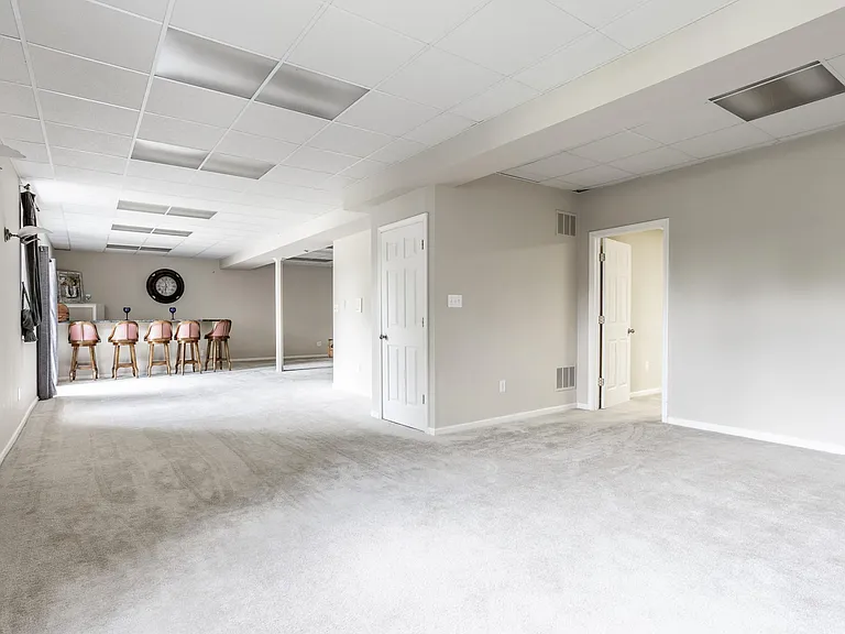 6765 Woodcliff Cir — Photo 35