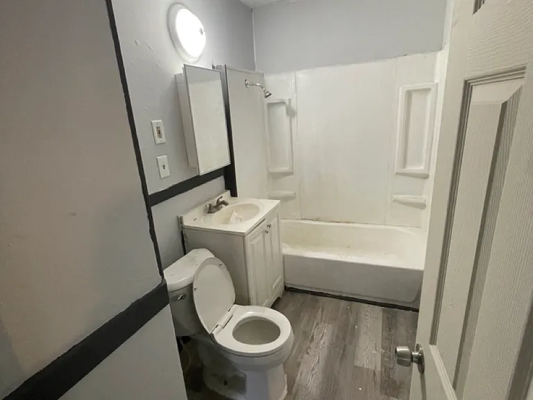 1209 N Main St — Photo 17