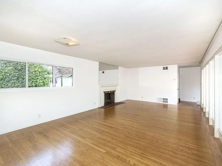 4287 Pomona Ave — Photo 3