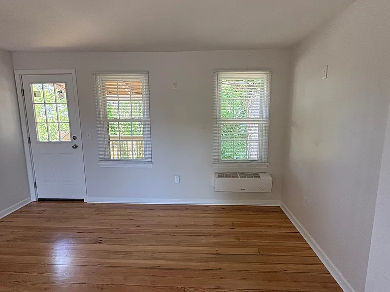 209 E Main St #B — Photo 8