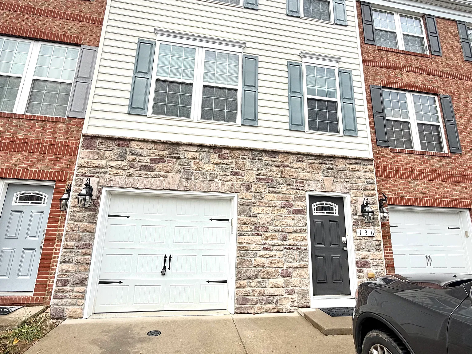 3 bed, 2200 sqft, $2,500 — Photo 3
