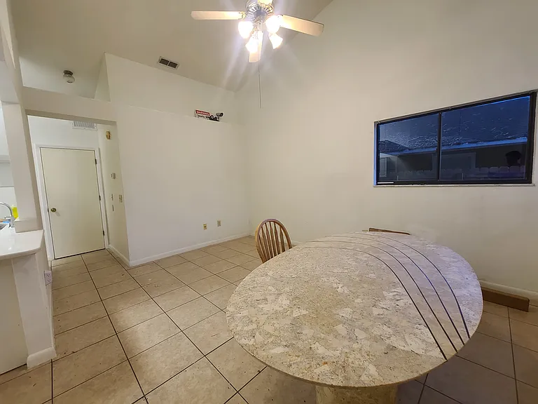 2842 SW 38th Pl — Photo 6