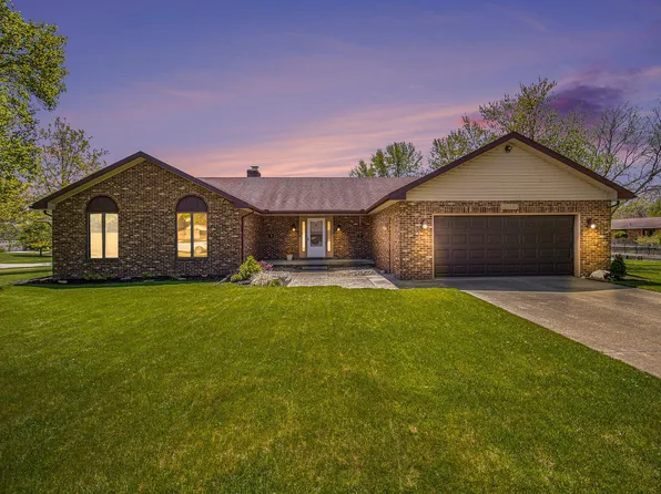 1802 Williamsburg Dr, Stevensville, MI 49127