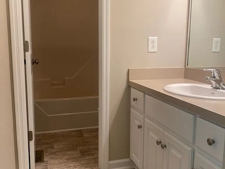 211 Koufax Dr — Photo 17