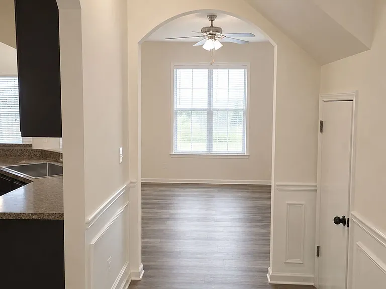 326 Lauren Dr — Photo 4