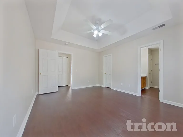 425 Northshore Ct — Photo 8