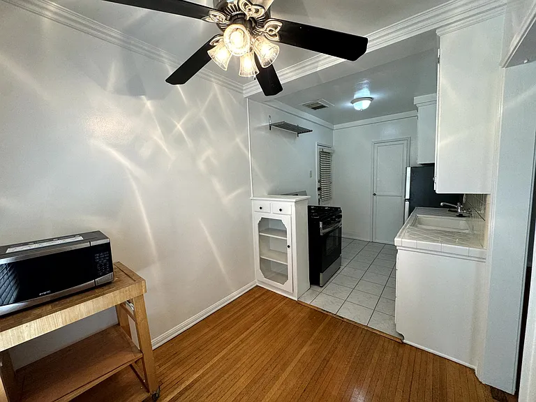 1271 N. Crescent Heights Blvd — Photo 18