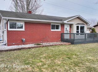 2201 N Berkshire Dr, Saginaw, MI 48603